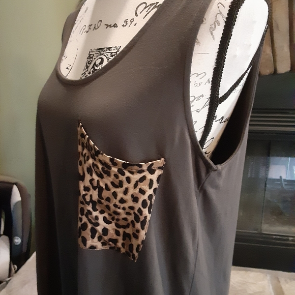 Zenana Leopard Pocket Tank top - Picture 6 of 9